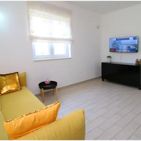 Nika 1 Apartment *